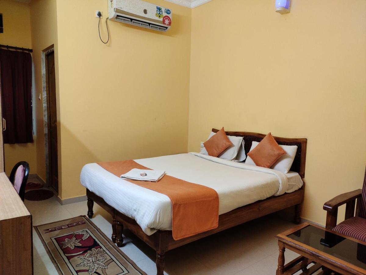 Hotel Sambit International, Near Sea beach Puri Esterno foto